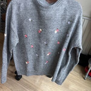 Elegant Gray Floral Women's Sweater